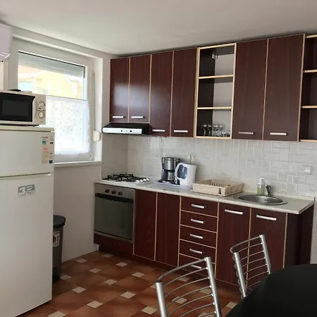 Kristina Apartmanhaz * Dobrinj