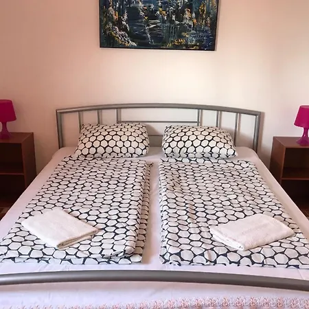 Kristina Apartmanhaz *