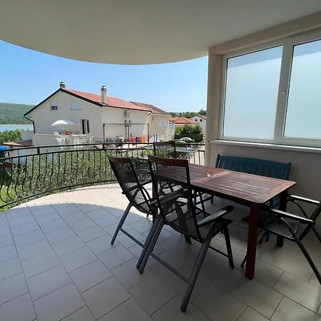 Kristina Apartmanhaz * Dobrinj